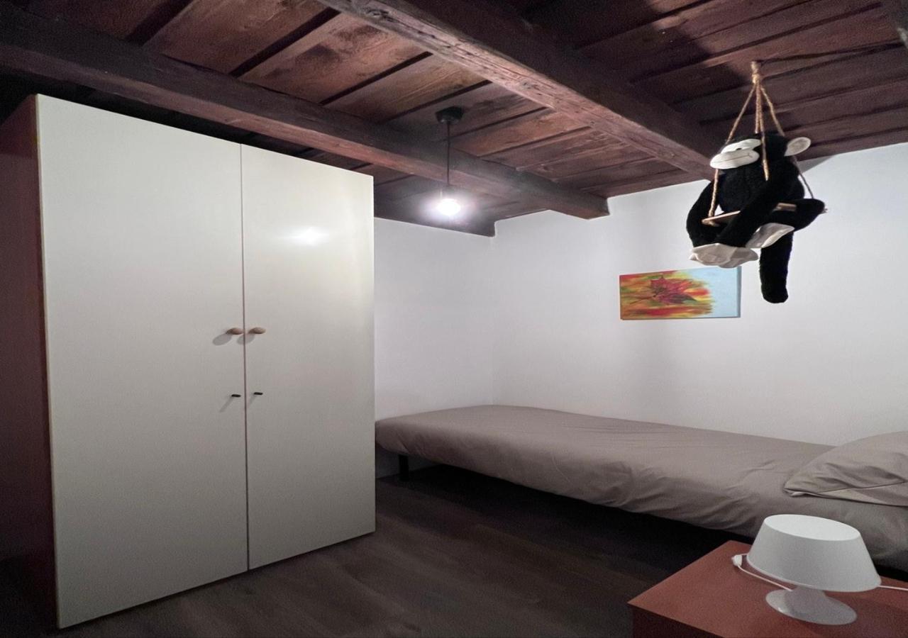 Monkey House Verona Bagian luar foto